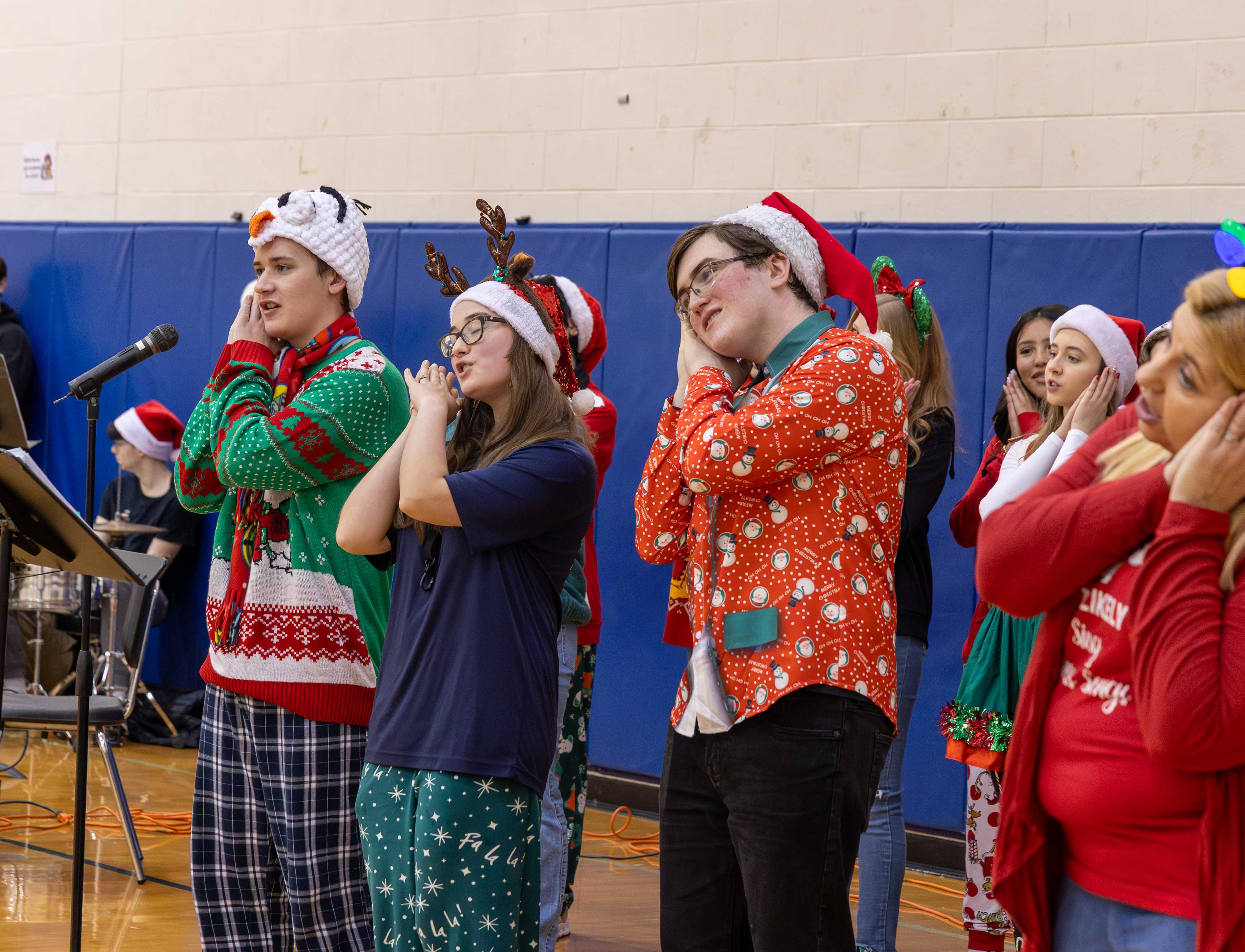 HS Students theatrically sing to Ryder students